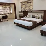 Fabhotel Golden Palms