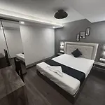X Press Hotel