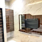 Hotel Comfy Inn