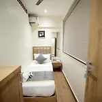 Cabinstay-airport Hostel *
