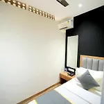 Cabinstay-airport Hostel
