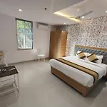 Morya Residency Parel 2*