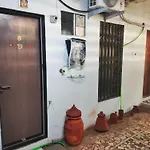 Ebony Room - Ac, Kitchenette, Ensuite, Independent Homestay