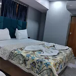 Hotel Aqua Highway Residency