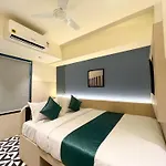 Hotel Bandra 3*
