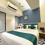 Hotel Bandra 3*