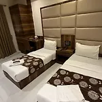 M E R I T O N T-2 Hotel