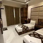 M E R I T O N T-2 Hotel Mumbai