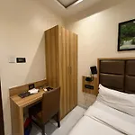 M E R I T O N T-2 Hotel