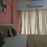Luxury In Bandra Apartment *