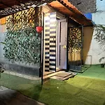 Independent Garden Cottage-Bandra-Carter Road