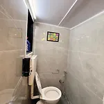 Independent Garden Cottage-bandra-carter Road Apartment *