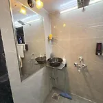 Apartment Independent Garden Cottage-bandra-carter Road *