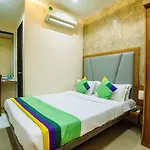 Hotel Skylink Hospitality Next To Amber Imperial
