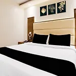 Hotel Super Collection O Andheri Near Western Express Highway