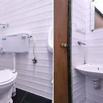 Aksa Near Juhu Hotel 3*