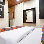 Via Gulshan Grand - Nr Gateway Of India Hotel 3*