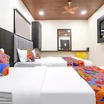 Via Gulshan Grand - Nr Gateway Of India Hotel