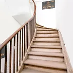 Via Gulshan Grand - Nr Gateway Of India Hotel 3*