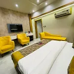 Hotel Double Crown Airport T2 Mumbai