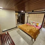 Apartment Carter Bay Peaceful Near The Shore, Bandra Mumbai