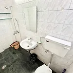 Lovely 3bhk Serviced Near Iskcon Temple, Juhu Apartment Mumbai
