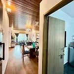 Lovely 3bhk Serviced Near Iskcon Temple, Juhu Apartment Mumbai
