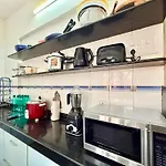 Apartment Lovely 3bhk Serviced Near Iskcon Temple, Juhu Mumbai