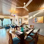 Apartment Lovely 3bhk Serviced Near Iskcon Temple, Juhu *