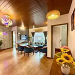 Lovely 3bhk Serviced Near Iskcon Temple, Juhu