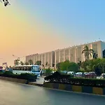 Lovely 3Bhk Serviced Apt Near Iskcon Temple, Juhu Mumbai