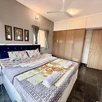 Lovely 3bhk Serviced Near Iskcon Temple, Juhu Mumbai