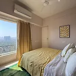 Apartment 5 Star Luxury Pool, Gym Near Airport Bkc *