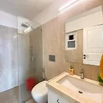 Apartment 5 Star Luxury Pool, Gym Near Airport Bkc