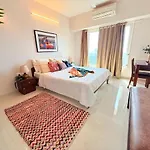Apartment 5 Star Luxury Pool, Gym Near Airport Bkc