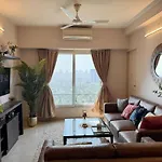 5 Star Luxury Pool, Gym Near Airport Bkc Apartment