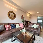 5 Star Luxury Pool, Gym Near Airport Bkc Mumbai