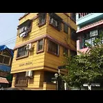 Chic Pad In Bandra West Mumbai