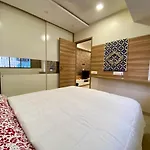 Chic Pad In Bandra West Apartment