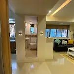 Apartment Chic Pad In Bandra West