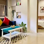 Chic Pad In Bandra West Apartment *