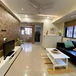 Chic Pad In Bandra West *