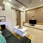 Chic Pad In Bandra West Apartment *