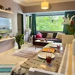Hidden Gem With Pvt Terrace Bandra Apartment *
