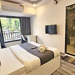 Astha Kandivali Service 3*