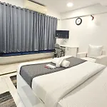 Astha Kandivali Service Guest house 3*