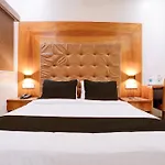 Super Townhouse Oak Times Square Le Western