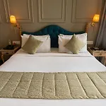 Arnna Hotel - Goregaon