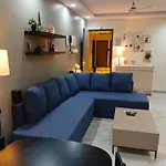 Lakefront Lounge-Luxe 1Bhk Condo With 2 Baths, Convertible To 2Bed