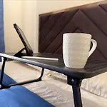 1Bhk- Modern Spacious Workstay - Livin Central